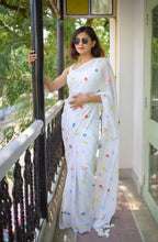 Load image into Gallery viewer, White Embroidered Mulmul Cotton Saree