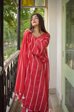 Load image into Gallery viewer, Classic Red Mulmul Cotton Saree
