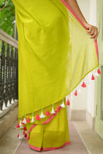 Load image into Gallery viewer, Green And Pink Mulmul Cotton Saree
